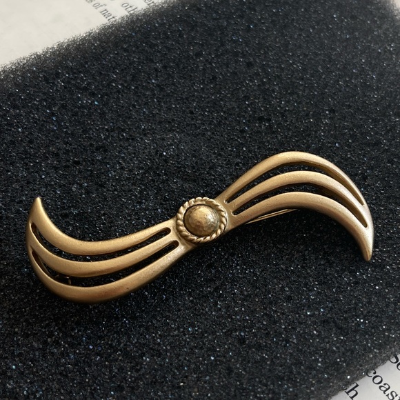 Monet Jewelry - Vintage Signed DESIGNER Monet Brooch Stylized Bow Cabochon Rope Matte Gold